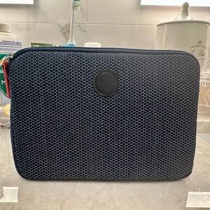 Air France Vanity pouch and Kit. NWT
